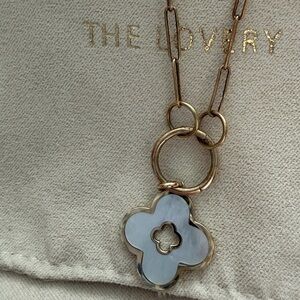 The Lovery Mother of pearl Gold Clover Necklace